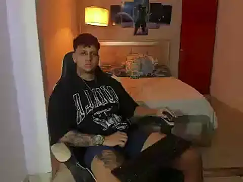 Snapshot of Jake_simons chatting on 12.11.24 Jake simons online show from 12.11.24