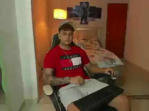 Snapshot of Jake_simons chatting on 12.18.24 Jake simons online show from 12.18.24