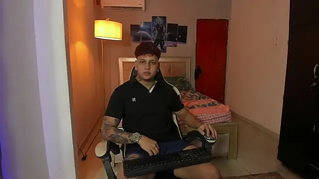 Snapshot of Jake_simons chatting on 12.24.24 Jake simons online show from 12.24.24