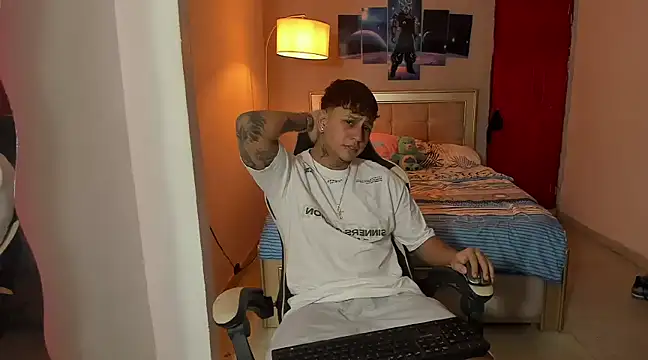 Snapshot of Jake_simons chatting on 12.31.24 Jake simons online show from 12.31.24