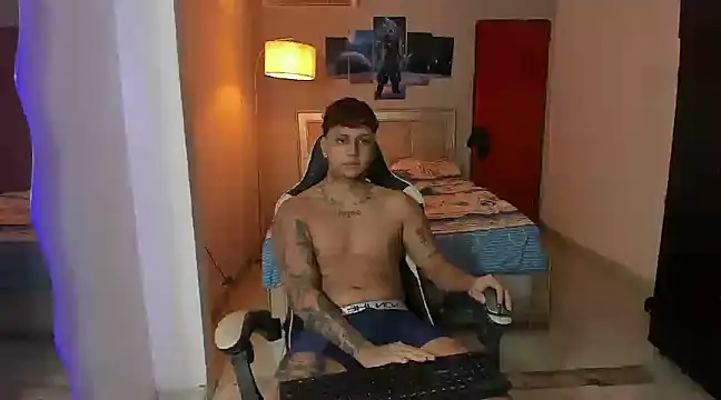 Snapshot of Jake_simons chatting on 01.08.25 Jake simons online show from 01.08.25