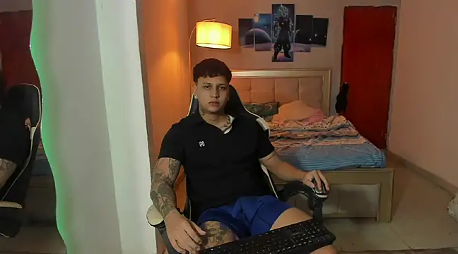 Snapshot of Jake_simons chatting on 01.22.25 Jake simons online show from 01.22.25