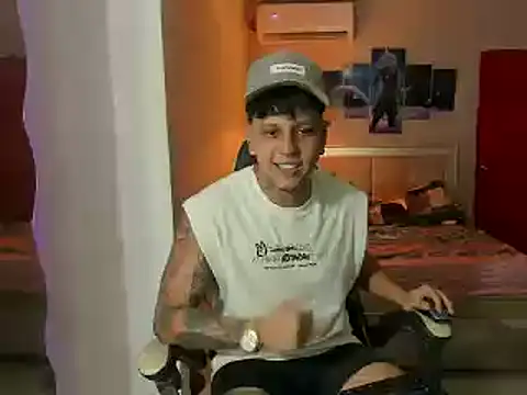 Snapshot of Jake_simons chatting on 03.08.25 Jake simons online show from 03.08.25