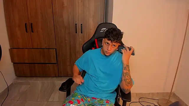 Snapshot of Jake_simons chatting on 09.13.25 Jake simons online show from 09.13.25