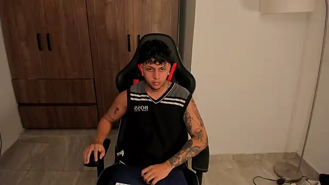 Snapshot of Jake_simons chatting on 10.28.25 Jake simons online show from 10.28.25