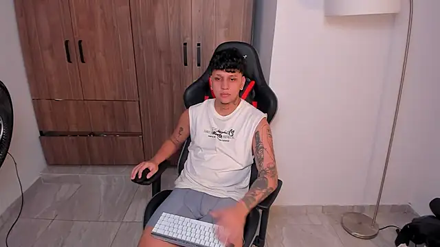 Snapshot of Jake_simons chatting on 11.27.25 Jake simons online show from 11.27.25