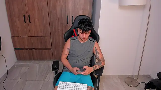 Snapshot of Jake_simons chatting on 11.28.25 Jake simons online show from 11.28.25