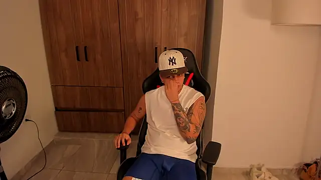 Snapshot of Jake_simons chatting on 01.10.26 Jake simons online show from 01.10.26