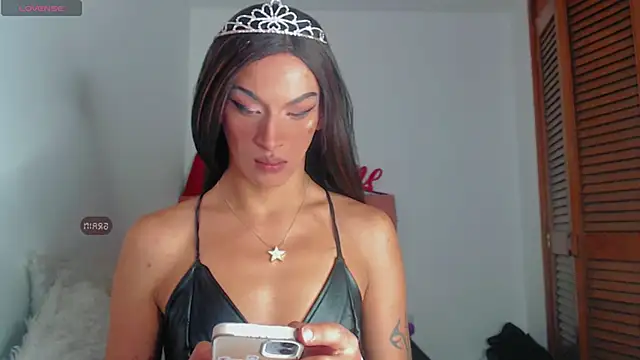 Snapshot of Summer_XO chatting on 01.08.25 Summer XO online show from 01.08.25