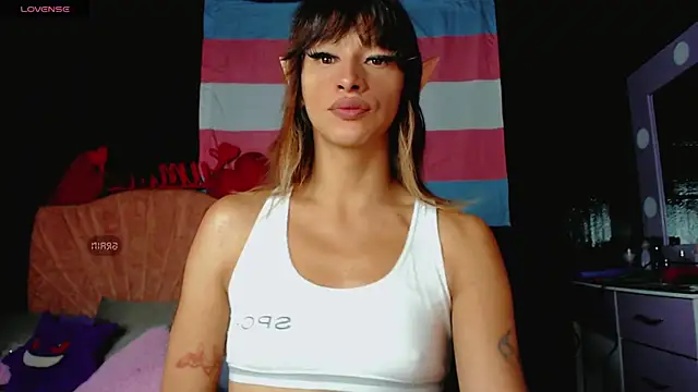 Snapshot of Summer_XO chatting on 02.18.25 Summer XO online show from 02.18.25