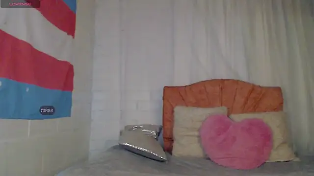 Snapshot of Summer_XO chatting on 09.20.25 Summer XO online show from 09.20.25