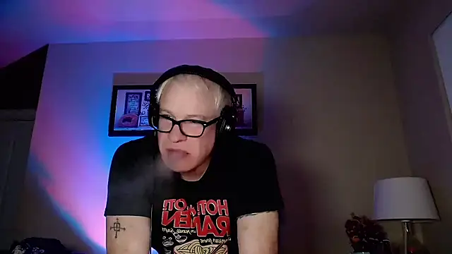 Snarfle82 online show from 11.09.25