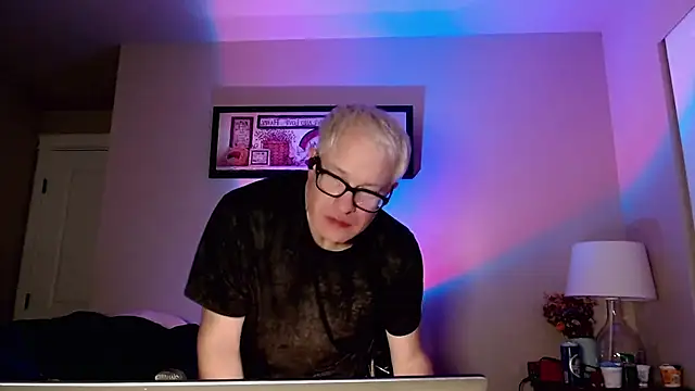 Snarfle82 online show from 11.30.25