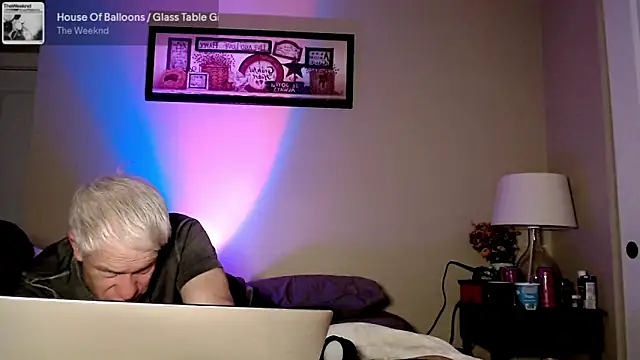 Snarfle82 online show from 12.16.25