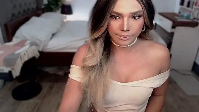 Snapshot of liaa_lurrecams chatting on 10.23.25 liaa lurrecams online show from 10.23.25