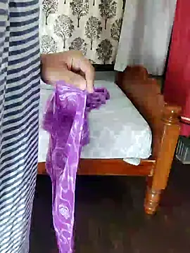 Snapshot of Indian_desi_wife chatting on 12.19.24 Indian desi wife online show from 12.19.24