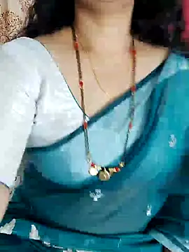Snapshot of Indian_desi_wife chatting on 12.28.24 Indian desi wife online show from 12.28.24