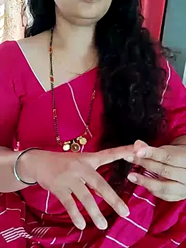 Snapshot of Indian_desi_wife chatting on 12.30.24 Indian desi wife online show from 12.30.24