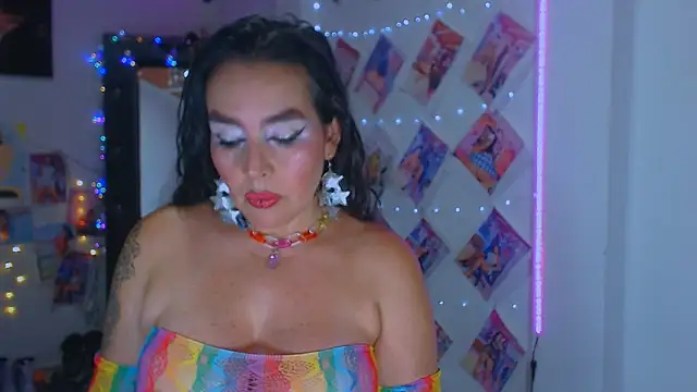 Snapshot of sweet_vanessa_22 chatting on 10.26.25 sweet vanessa 22 online show from 10.26.25