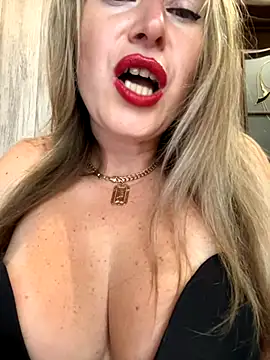 Snapshot of Kittenforyou chatting on 10.17.25 Kittenforyou online show from 10.17.25