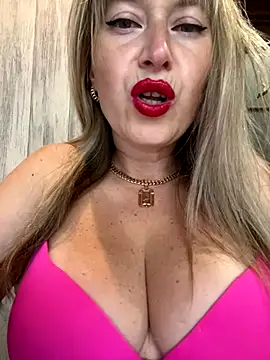 Snapshot of Kittenforyou chatting on 10.21.25 Kittenforyou online show from 10.21.25