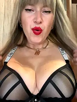 Snapshot of Kittenforyou chatting on 11.08.25 Kittenforyou online show from 11.08.25