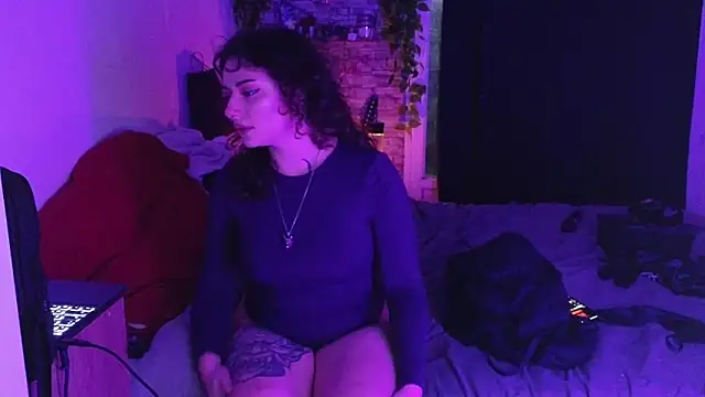 Snapshot of Moxxxie chatting on 12.16.25 Moxxxie online show from 12.16.25