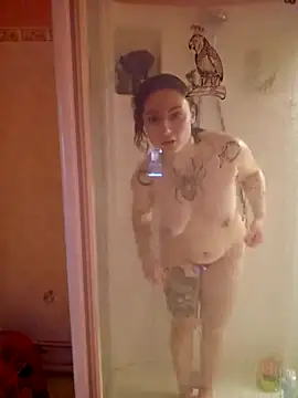 Snapshot of Moxxxie chatting on 02.13.26 Moxxxie online show from 02.13.26