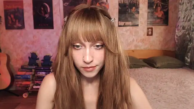 Snapshot of Friendly_Ellie chatting on 07.07.26 Friendly Ellie online show from 07.07.26