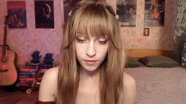 Snapshot of Friendly_Ellie chatting on 07.10.26 Friendly Ellie online show from 07.10.26