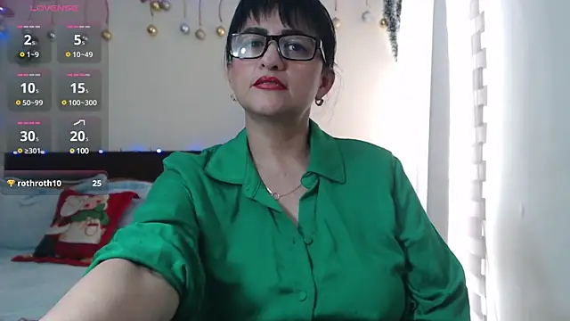 Snapshot of ISABEEL_SOFIA01 chatting on 01.04.25 ISABEEL SOFIA01 online show from 01.04.25