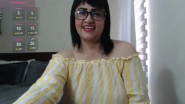 Snapshot of ISABEEL_SOFIA01 chatting on 01.21.25 ISABEEL SOFIA01 online show from 01.21.25