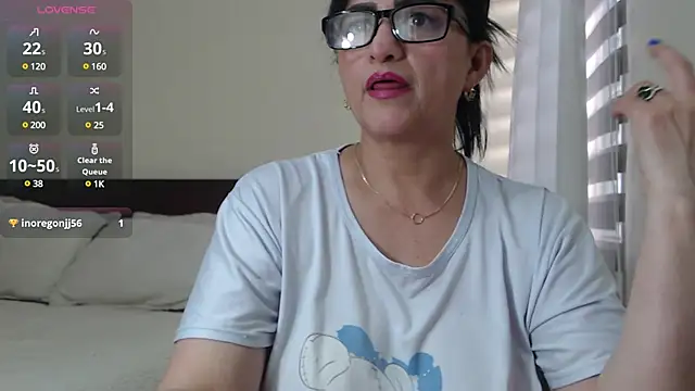 Snapshot of ISABEEL_SOFIA01 chatting on 01.28.25 ISABEEL SOFIA01 online show from 01.28.25