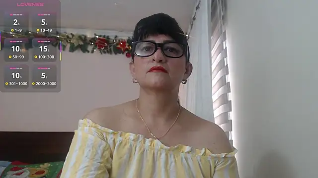 Snapshot of ISABEEL_SOFIA01 chatting on 10.11.25 ISABEEL SOFIA01 online show from 10.11.25