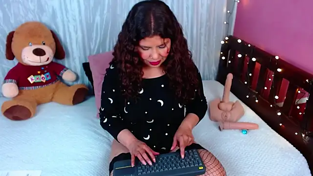 Queenamazon1 online show from 09.10.25