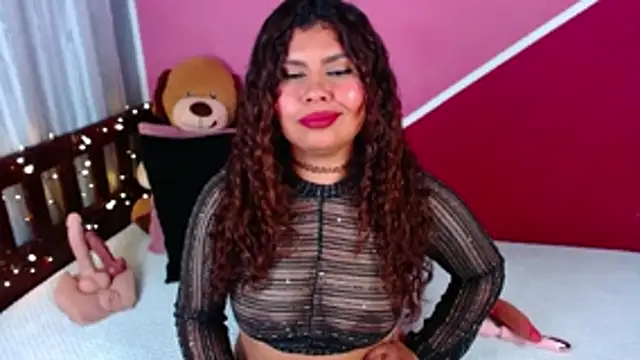 Queenamazon1 online show from 04.25.26