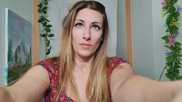 Snapshot of victorialotus chatting on 02.01.25 victorialotus online show from 02.01.25