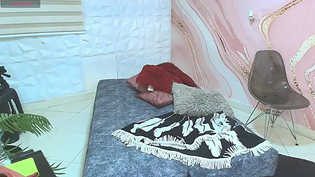 Snapshot of cintiagreyx chatting on 02.20.25 cintiagreyx online show from 02.20.25