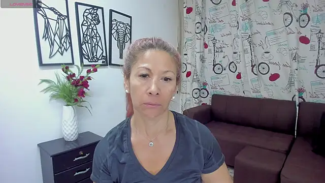 Snapshot of cintiagreyx chatting on 02.26.25 cintiagreyx online show from 02.26.25