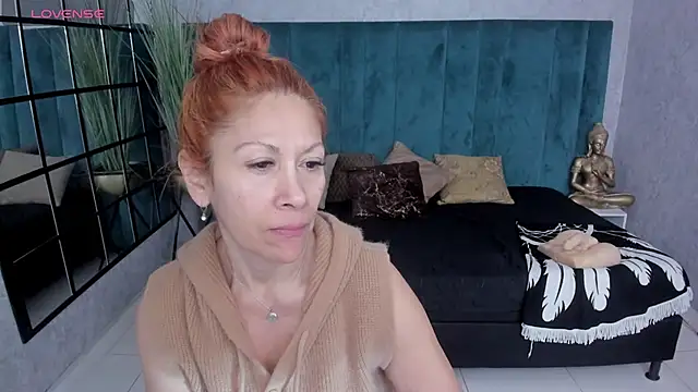 Snapshot of cintiagreyx chatting on 02.18.26 cintiagreyx online show from 02.18.26