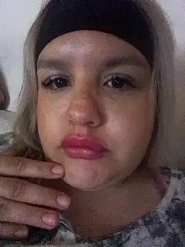 Snapshot of shaynarg chatting on 10.02.25 shaynarg online show from 10.02.25