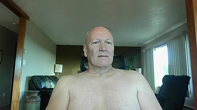 Snapshot of BasicAnt chatting on 10.24.25 BasicAnt online show from 10.24.25