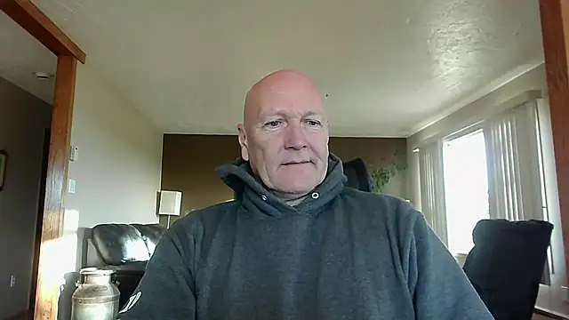 Snapshot of BasicAnt chatting on 10.29.25 BasicAnt online show from 10.29.25