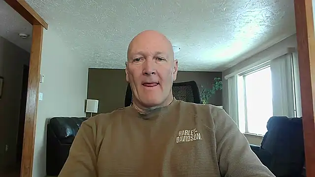 Snapshot of BasicAnt chatting on 11.28.25 BasicAnt online show from 11.28.25