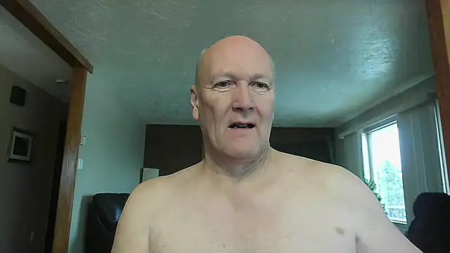 Snapshot of BasicAnt chatting on 12.22.25 BasicAnt online show from 12.22.25