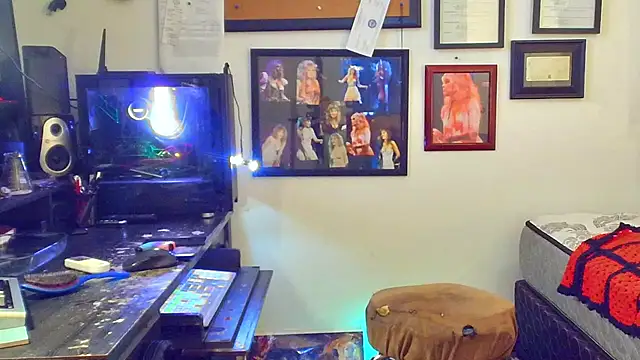 DoMeDoggyDiana online show from 11.16.25