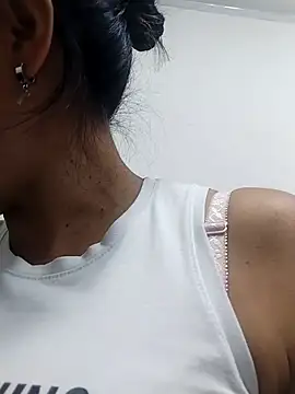 Snapshot of hanna_girl21 chatting on 02.13.26 hanna girl21 online show from 02.13.26