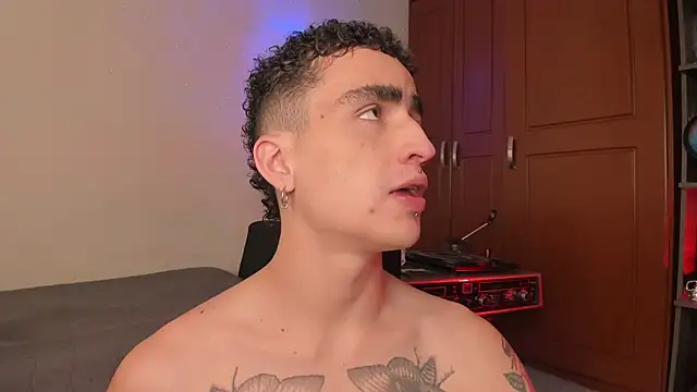 Snapshot of syd_onfire chatting on 02.09.25 syd onfire online show from 02.09.25