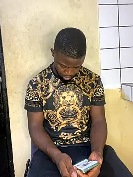 Snapshot of vannycov chatting on 11.11.25 vannycov online show from 11.11.25