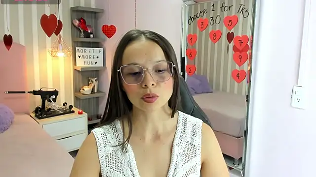 LORELAIGIVEN online show from 02.14.25